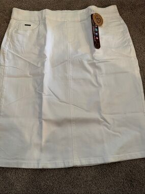 Women’s White Esteez Straight Skirt size 14